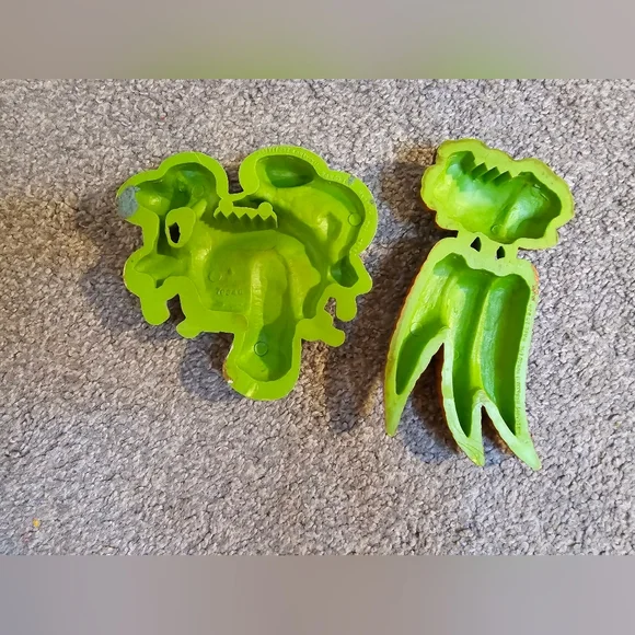 HOMCO Vintage Mushroom & Carrot Resin Decor